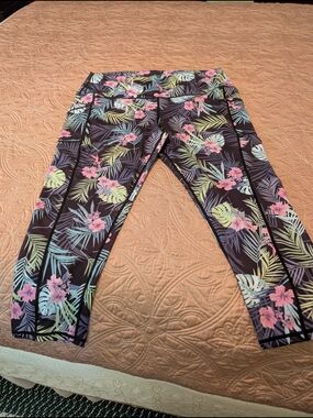 Brisas  Floral Tropical Capri Leggings - Black with Pink & Mint Leaves